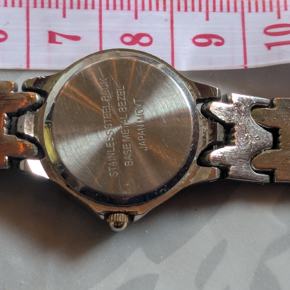Source Unknown Gold Chain-Link Watch - Picture 5 of 6